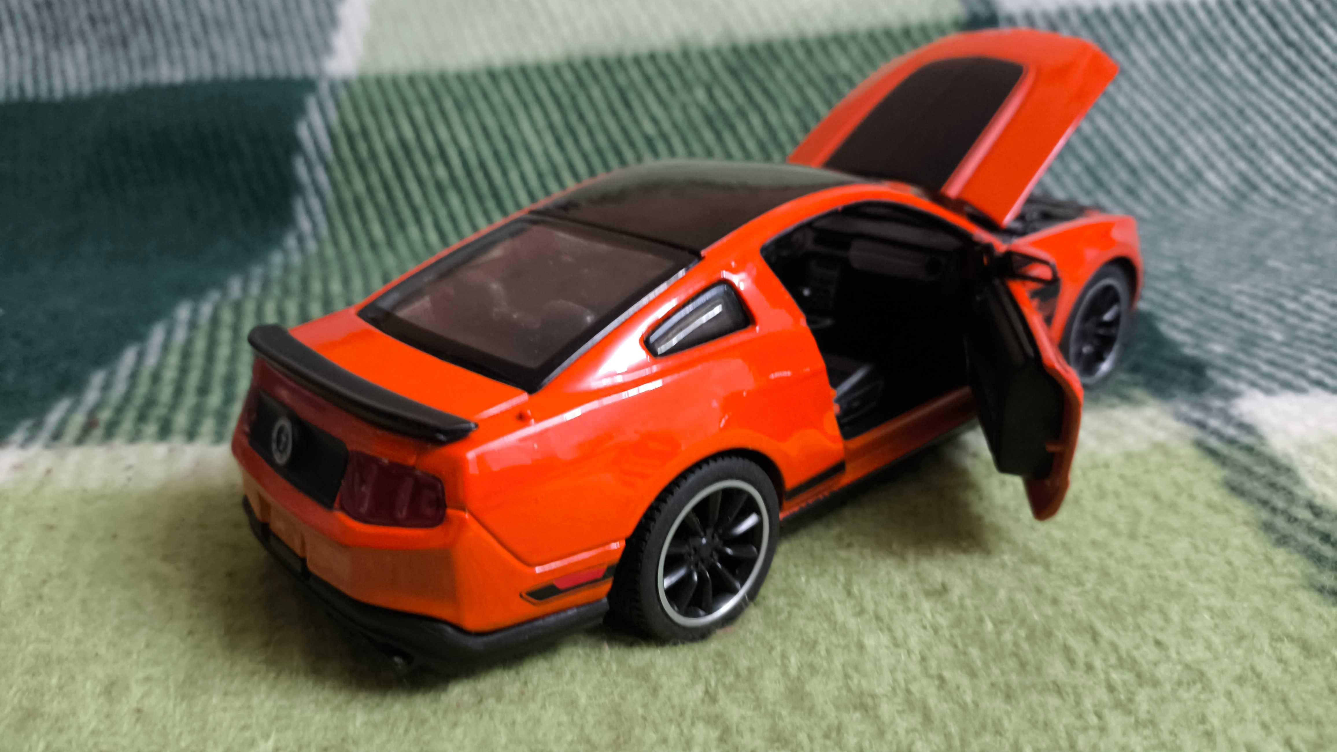 Машинка Mustang Boss 302 2012 1.24 Maisto