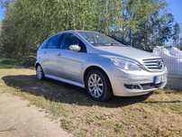 Mercedes B200 uszkodzony