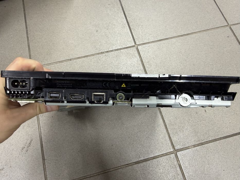 PlayStation 4 PS4 Slim uszkodzona zwloki