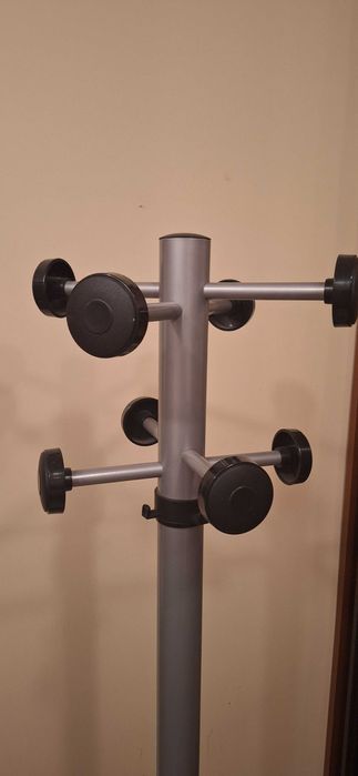 Wieszak stojący, solidny, składany.