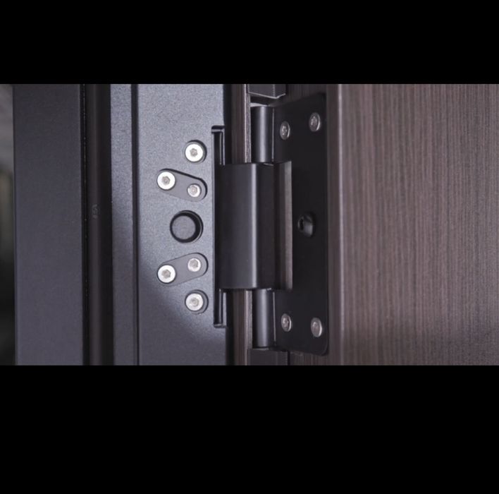 Сучасні вхідні двері в наявності на складі в Києві