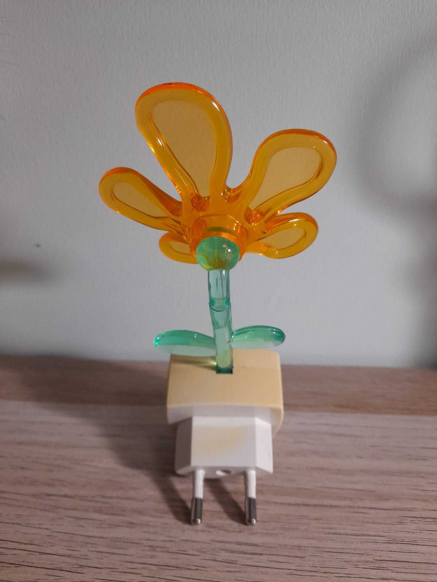 Luz de presença em forma de flor