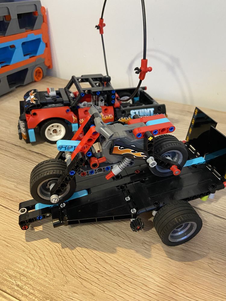 LEGO TECHNIC Furgonetka i motocykl 42106