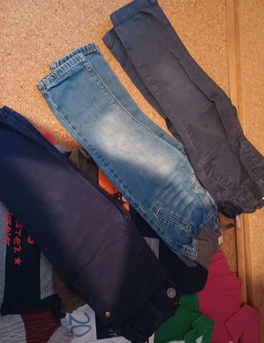 Roupa de bebé. Conjunto