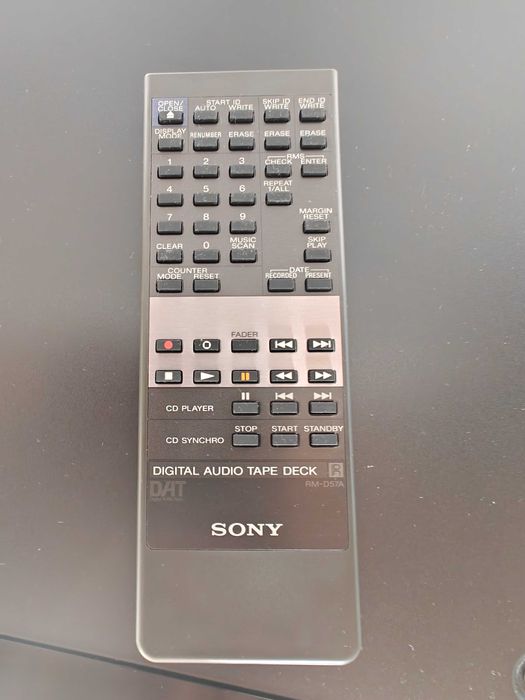 Magnetofon cyfrowy DAT Sony DTC 59 ES z pilotem