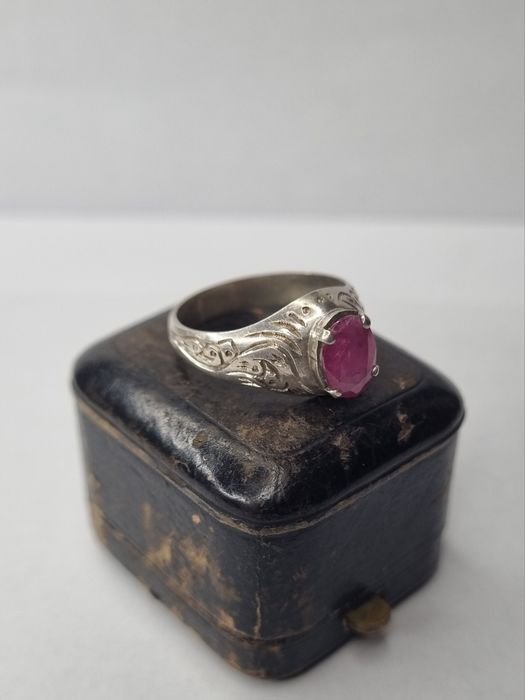 Pierścionek srebrny z rubinem srebro