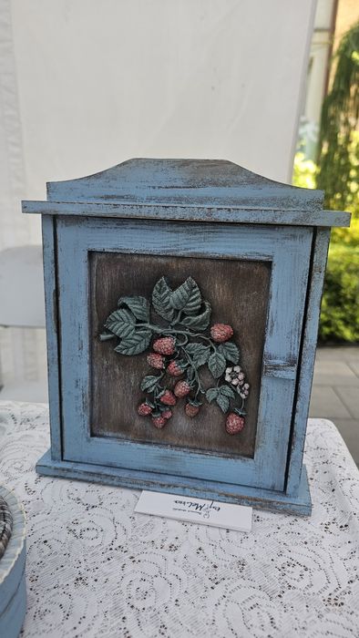 Szafka na klucze maliny handmade