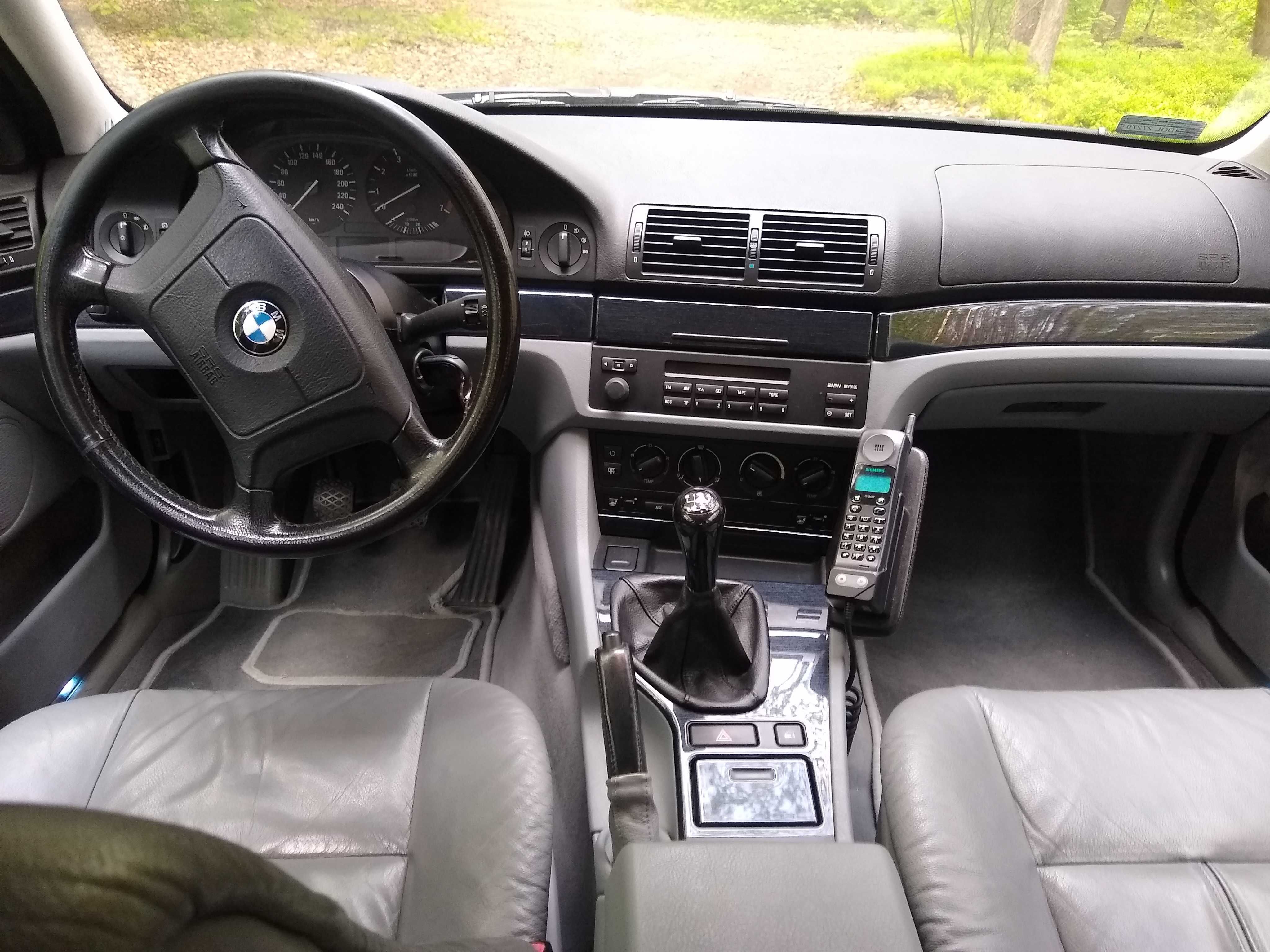 Ładne i utrzymane BMW 520i E39.