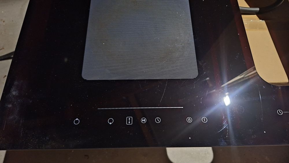 Płyta indukcyjna z wentylacją