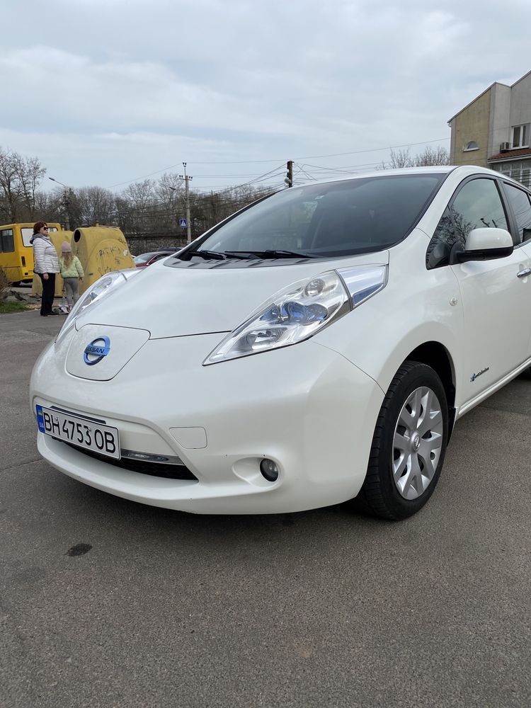 Продам Nissan leaf