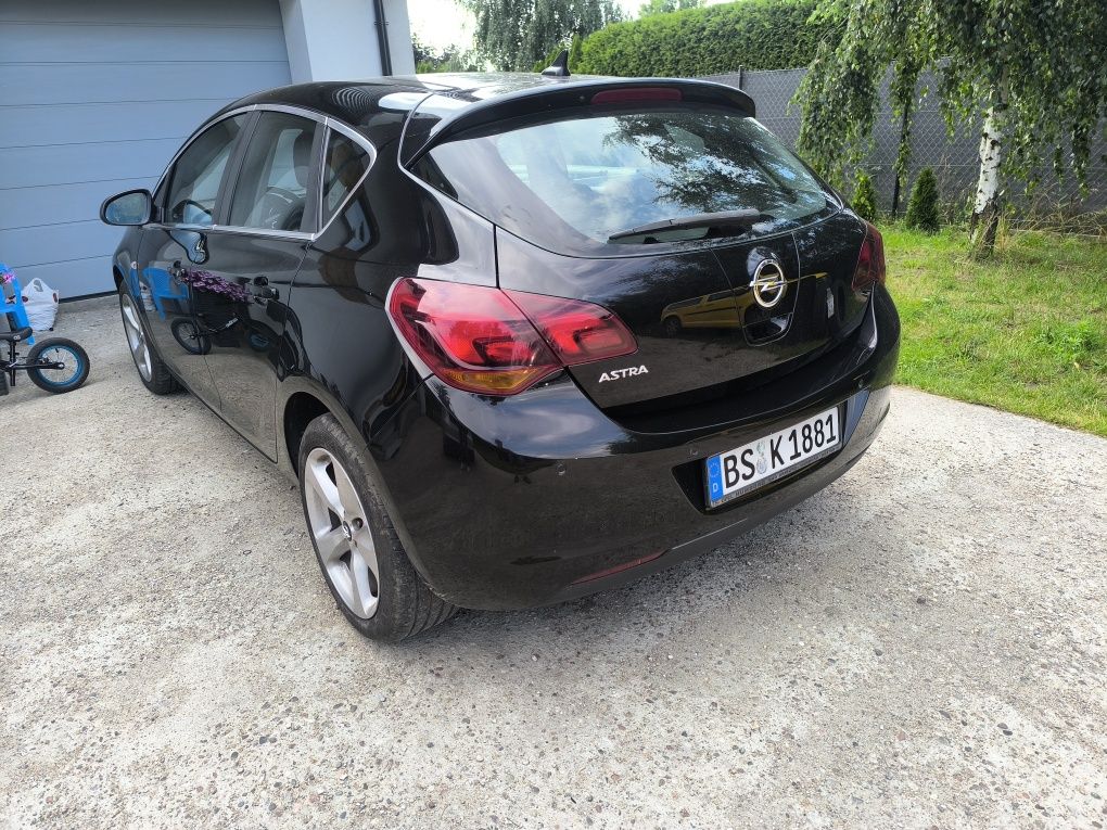 Opel Astra J 1.6benzyna Cosmo bi-xenon Led