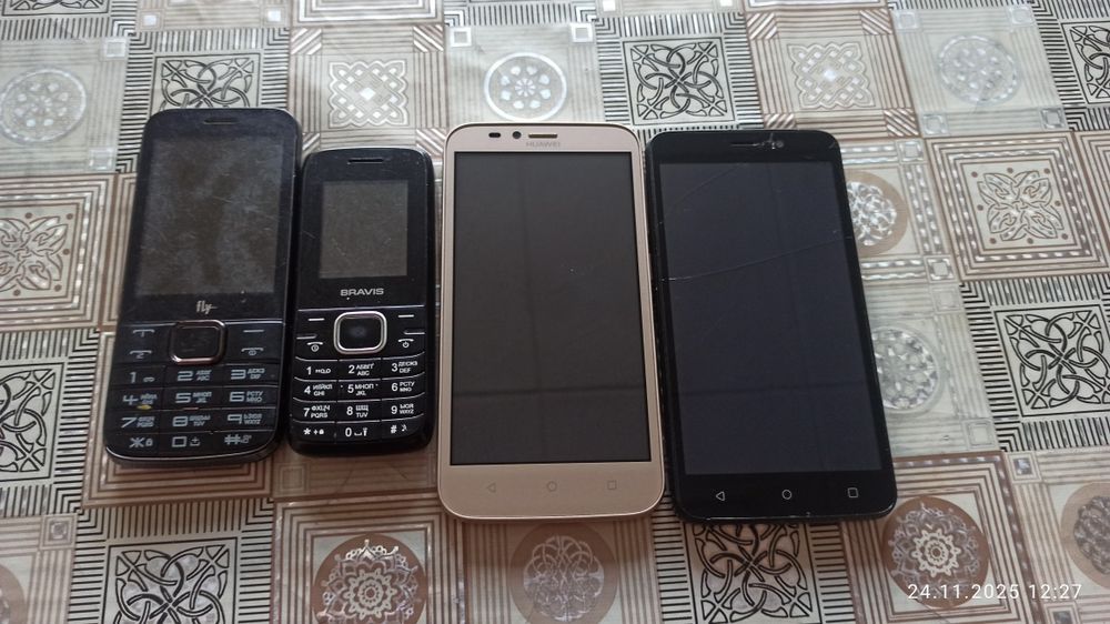 Телефони на запчастини