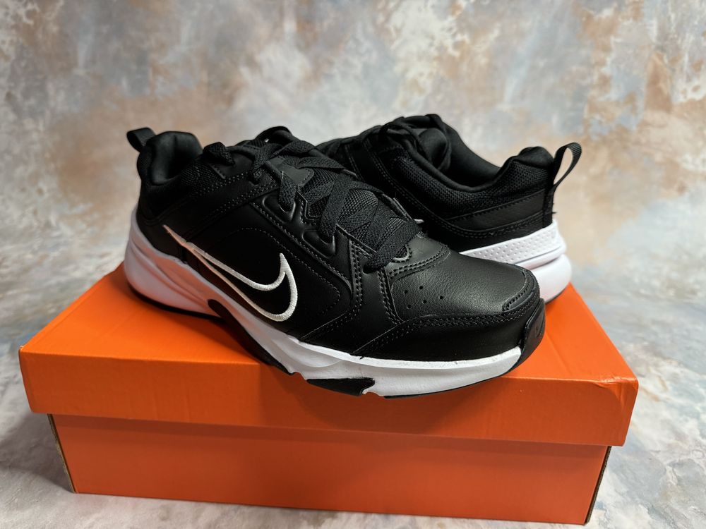 Кросівки Nike DEFYALLDAY р. 42 / 26.5 cm