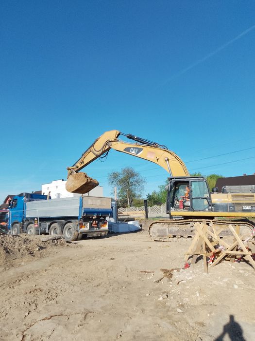 Usługi Wywrotka 8x4 wywóz gruzu ziemi koparka