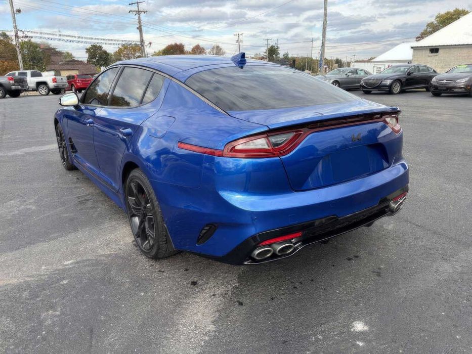 Kia Stinger      2018