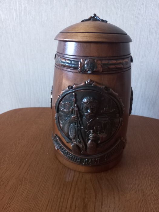 Продаю коллекционый бокал