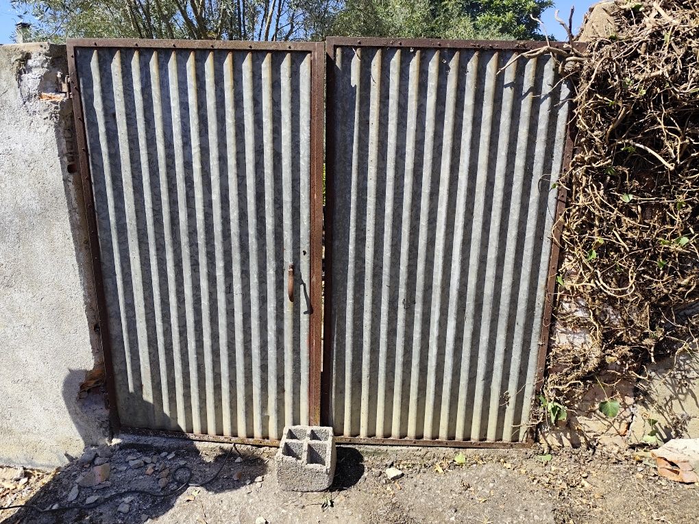 Venda de portão galvanizado com 2,10m por 85 cm