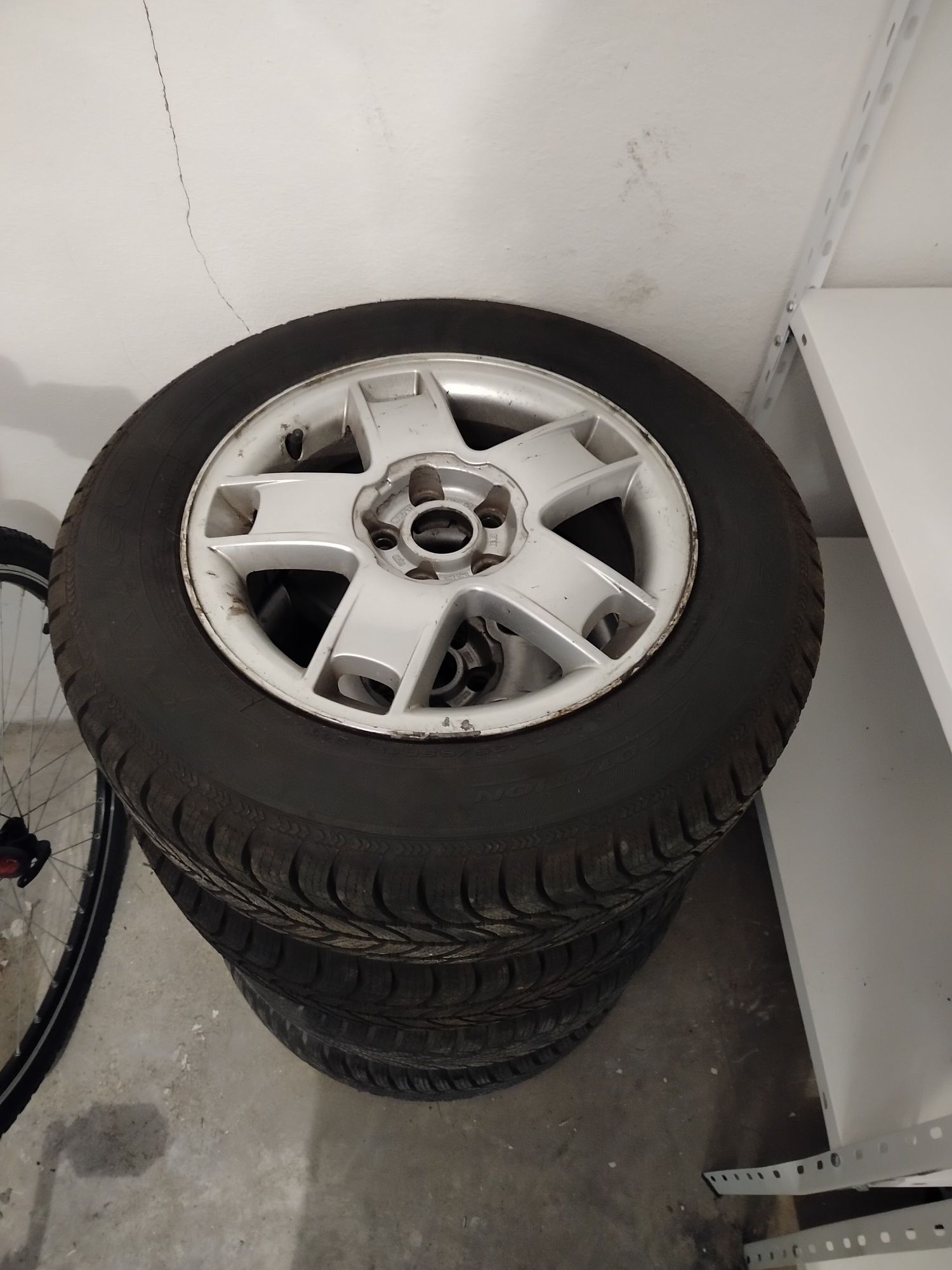 Sprzedam felgi z oponami SEAT LEON,IBIZA, PASUJA TEZ DO VW