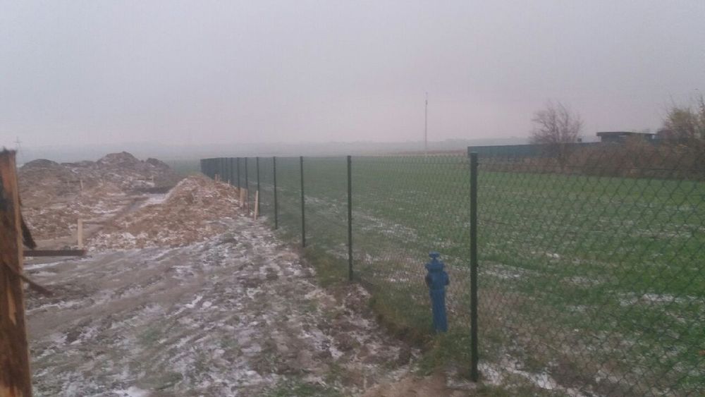 Ogrodzenie z siatki siatka ogrodzeniowa