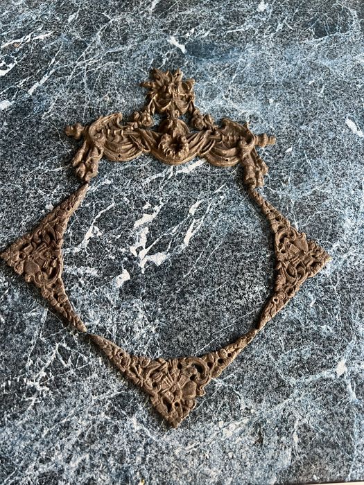 Старинная бронзовая рамка для фото или зеркала