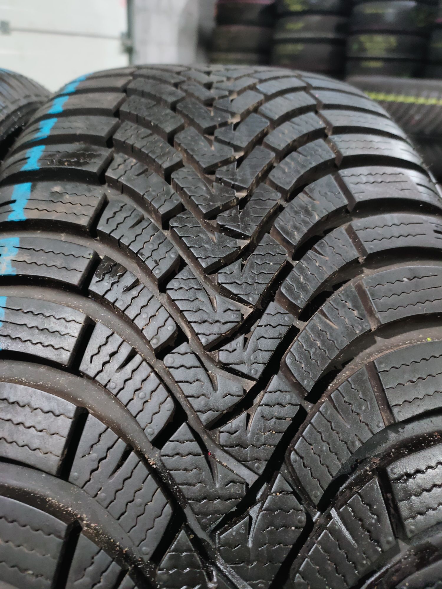 215/50R18 Falken Eurowinter HS01 2022r DEMO (8,5mm)