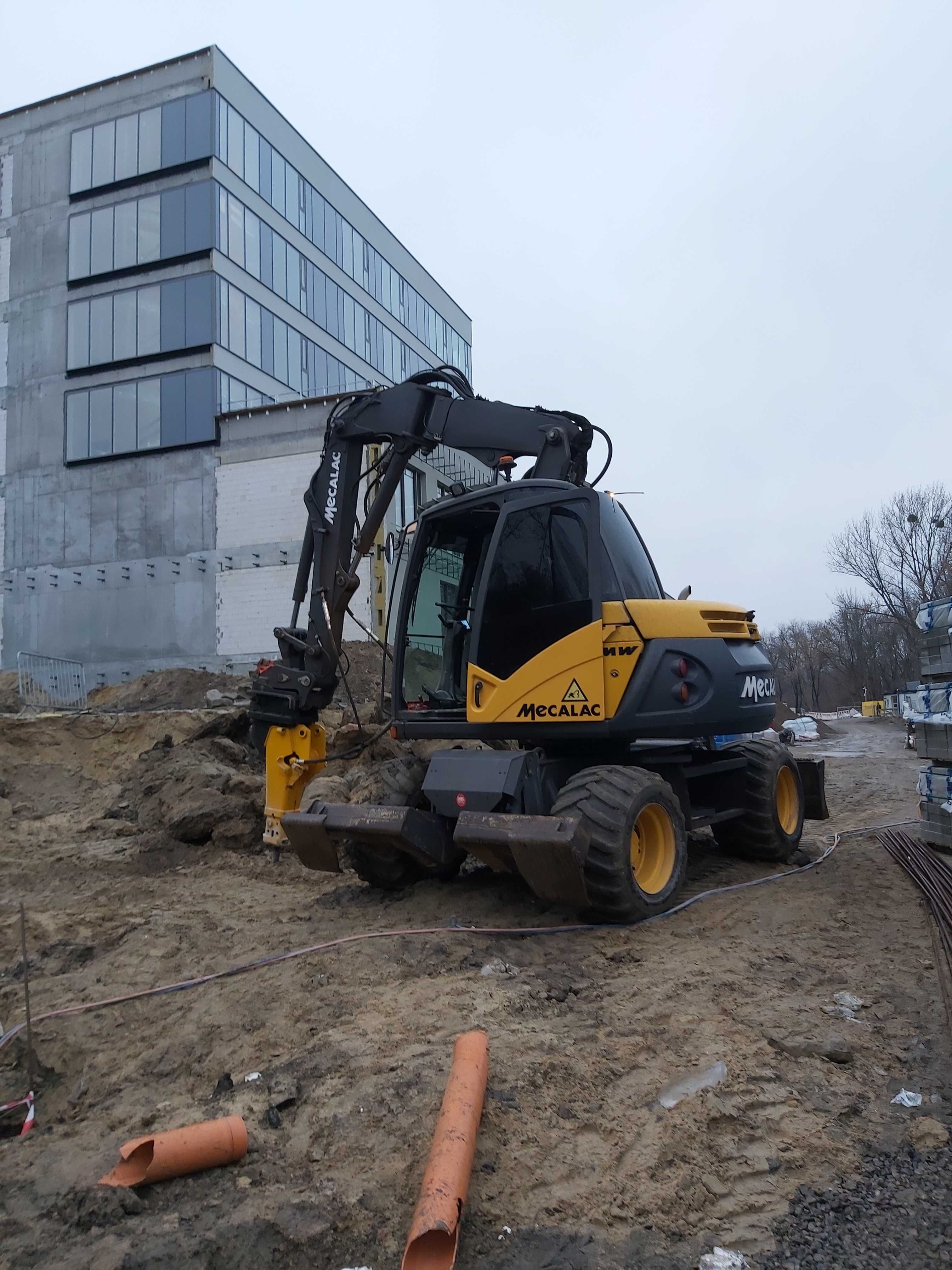 Usługi koparko ładowarką koparką wywrotką wykopy wyburzenia mecalac