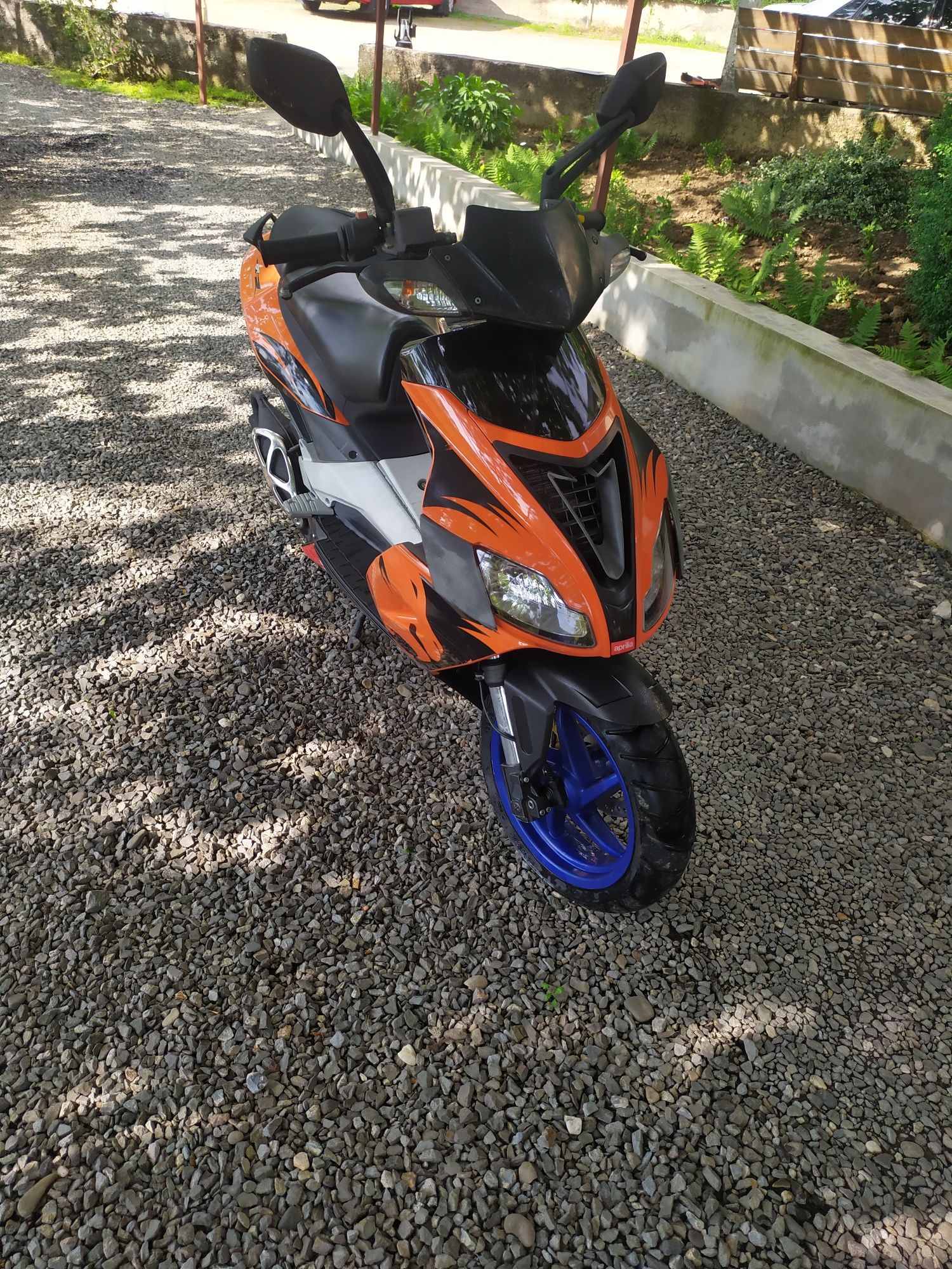 Продаю aprilia sr 50 скутер