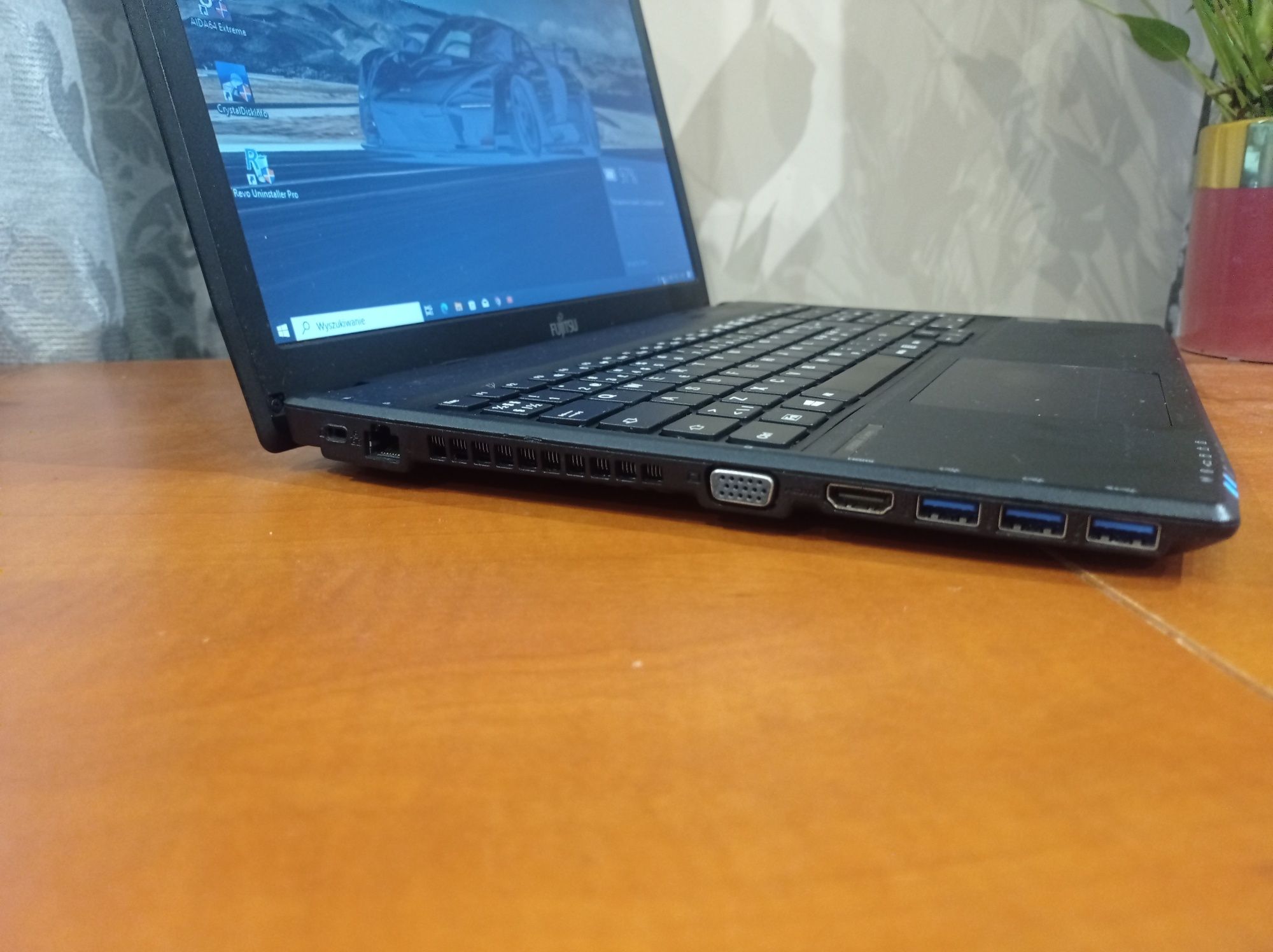 Fujitsu A514 - i3-4005/250gb/8gb/intel hd 4400.