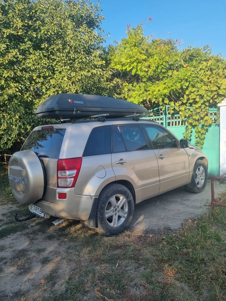 Suzuki Grand Vitara 2.0 автомат газ