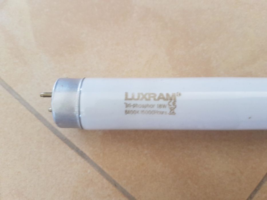 Lâmpada Tubo fluorescente 18W 60 cm + Luxram