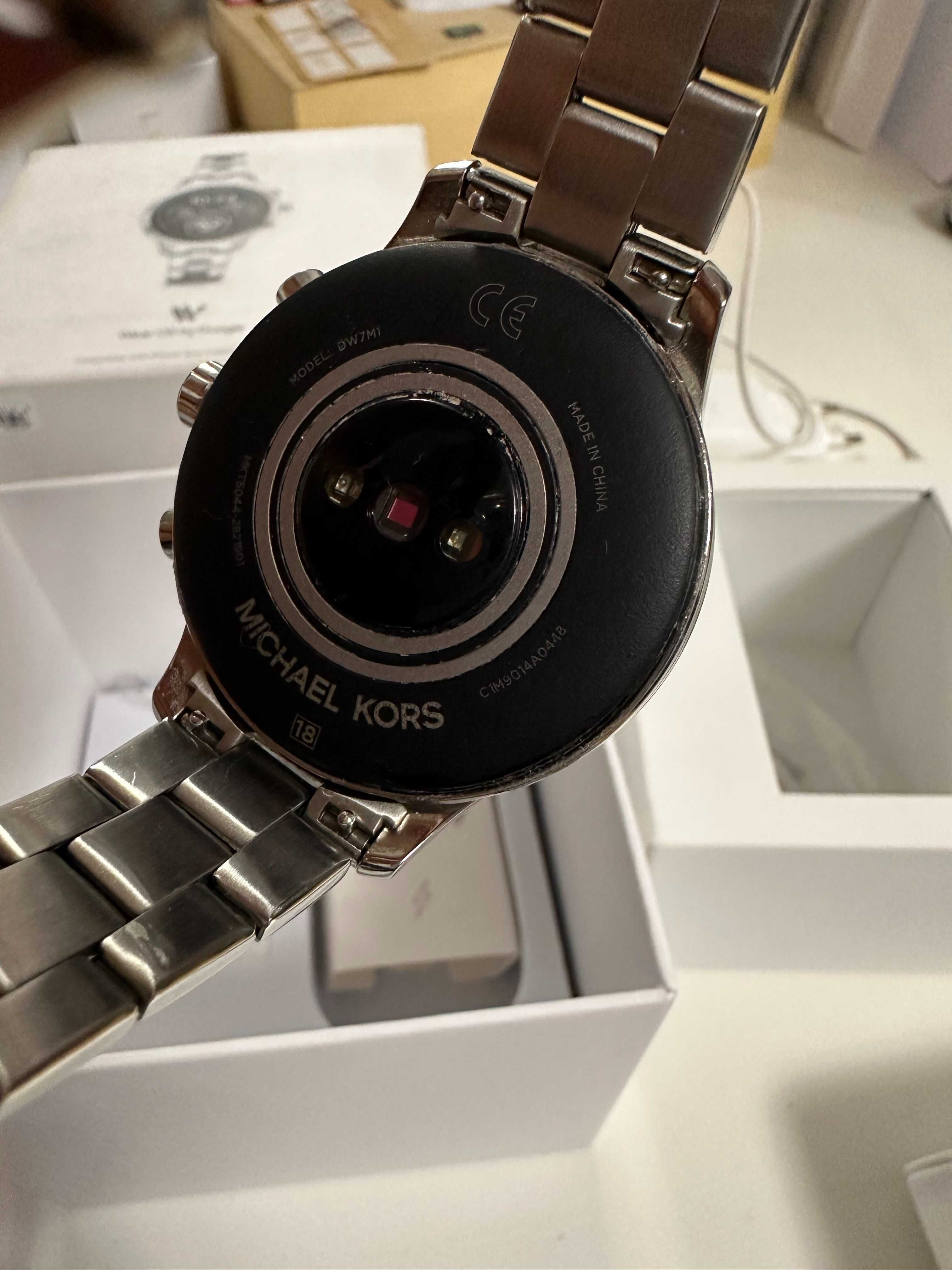 MKT5044 Michael Kors Access smartwatch srebrny zegarek uszkodzony
