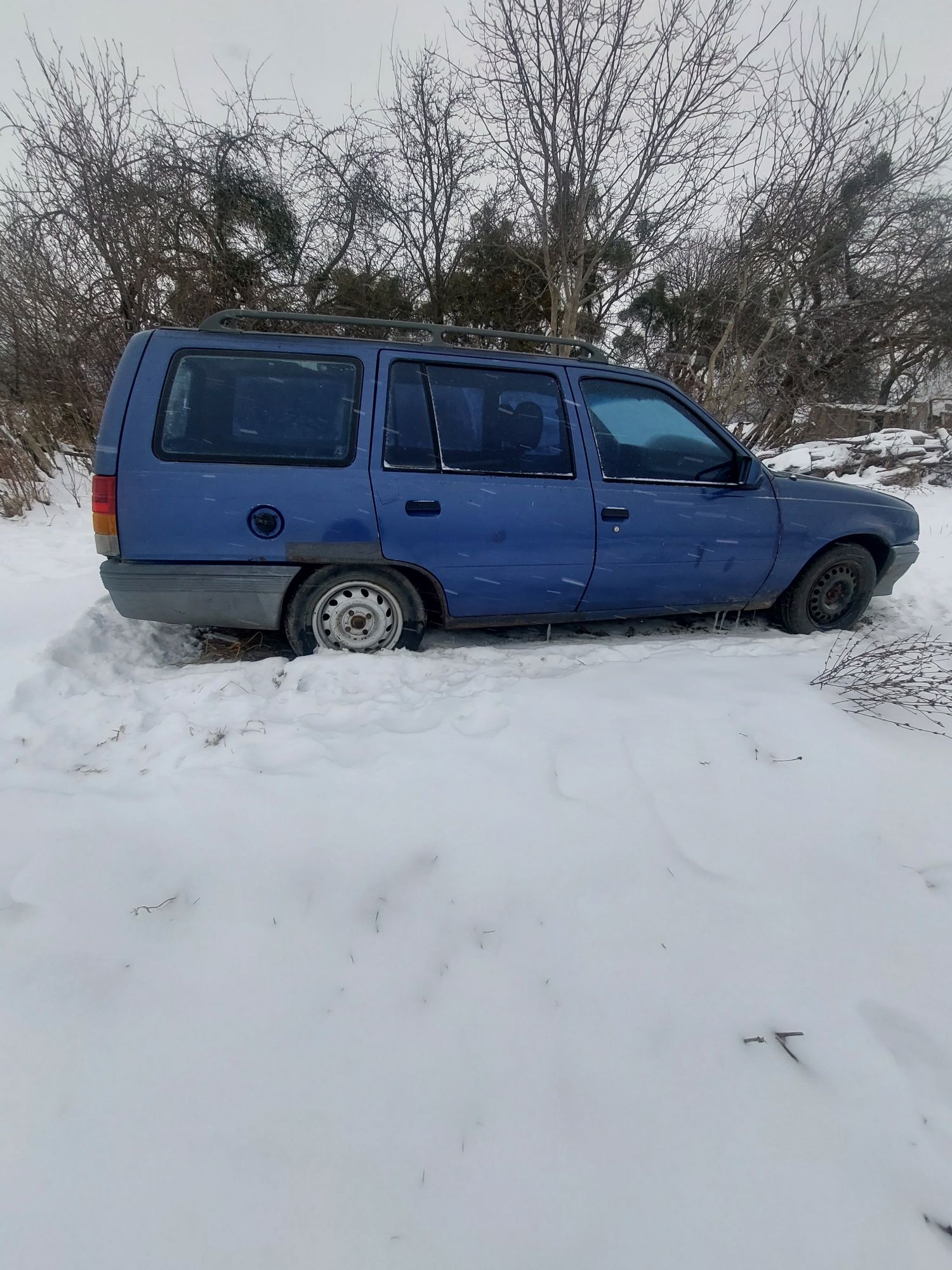 Продам Opel kadett на ходу деталі по телефону.