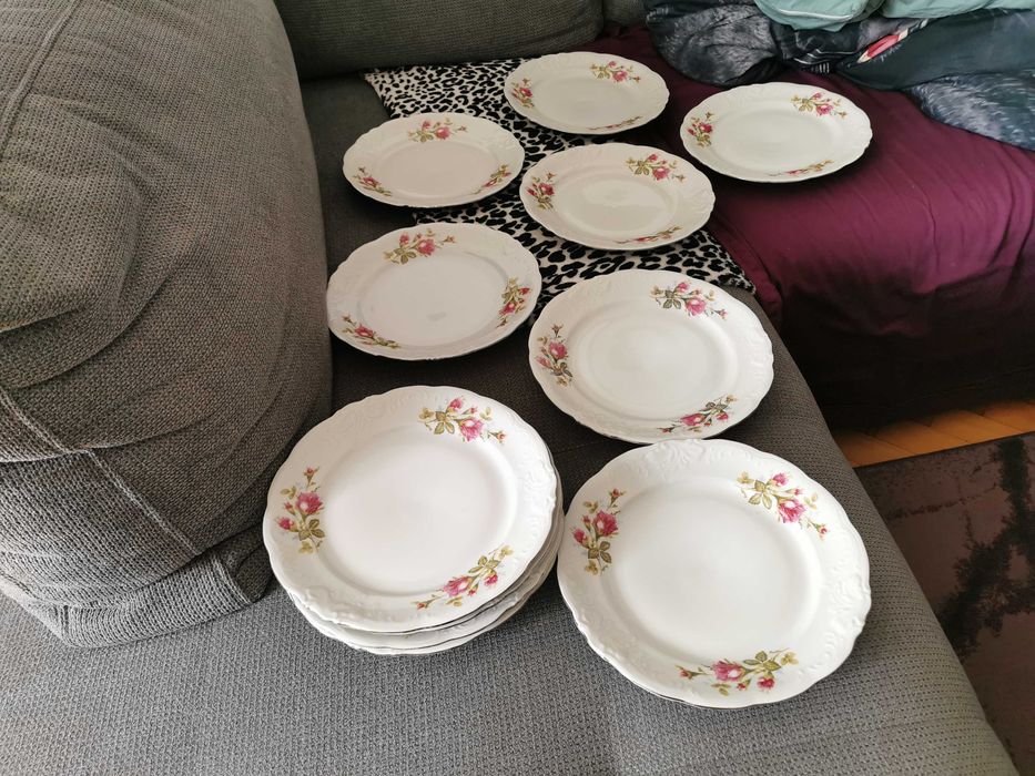 PRL zestaw 12 talerzy obiadowych porcelana