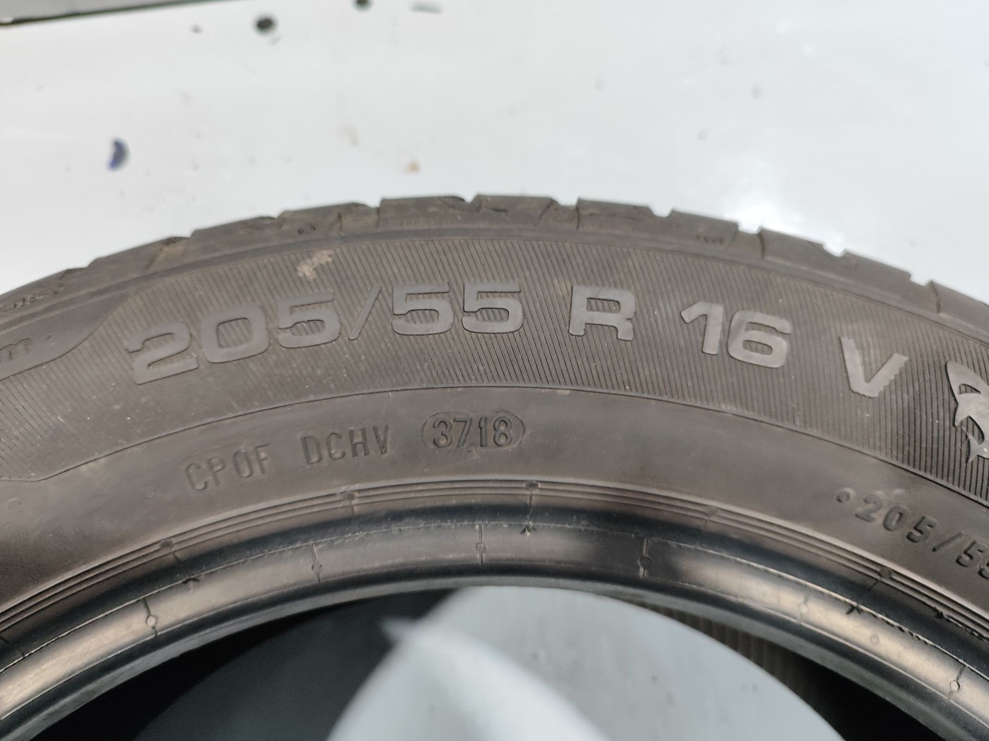 2 pneus semi novos 205-55R16 Uniroyal - Oferta dos Portes
