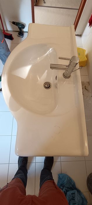 Umywalka z szafką łazienkową