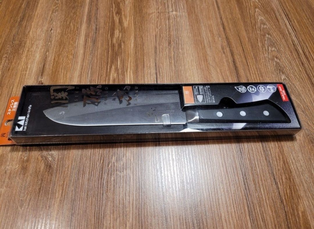 Nóż Kuchenny Japoński Kai Kitchen Knife Santoku 165mm