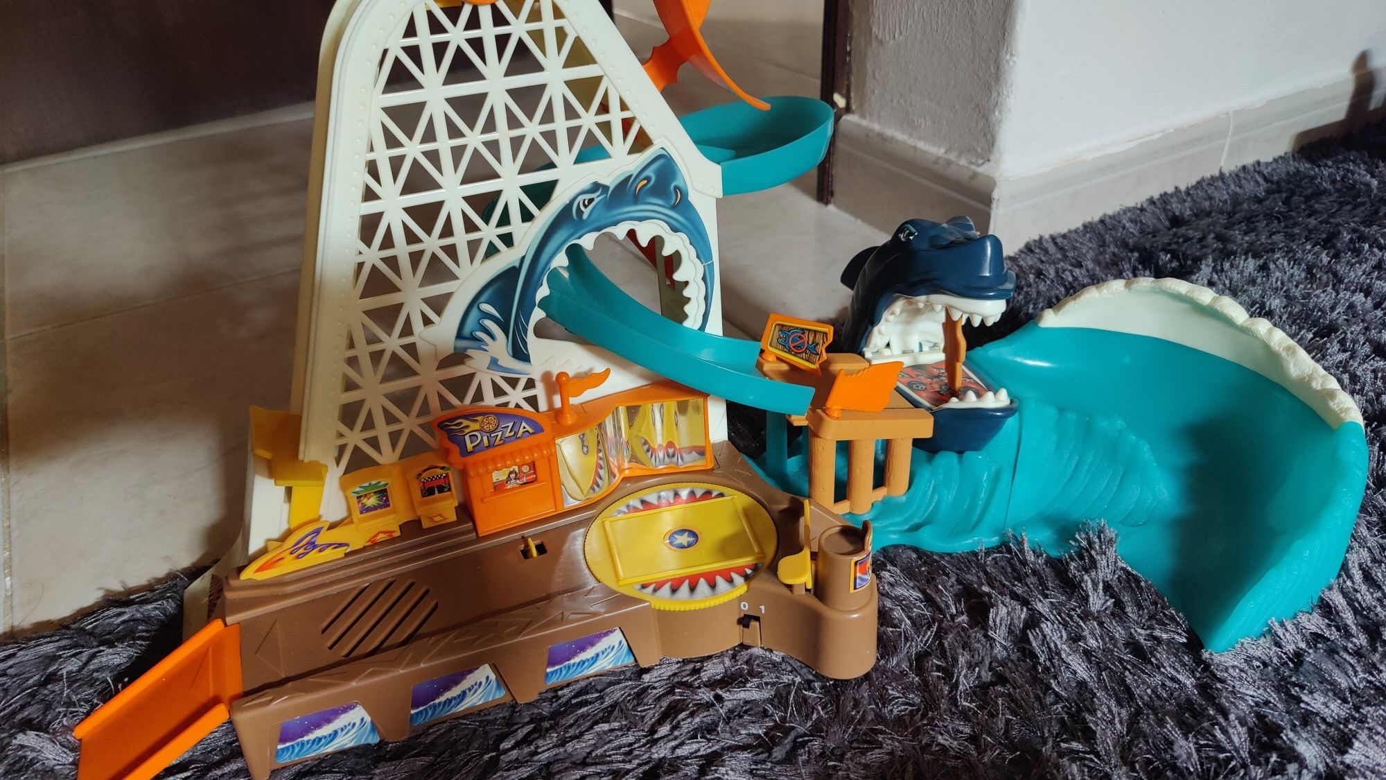 Hotwheels Shark Park