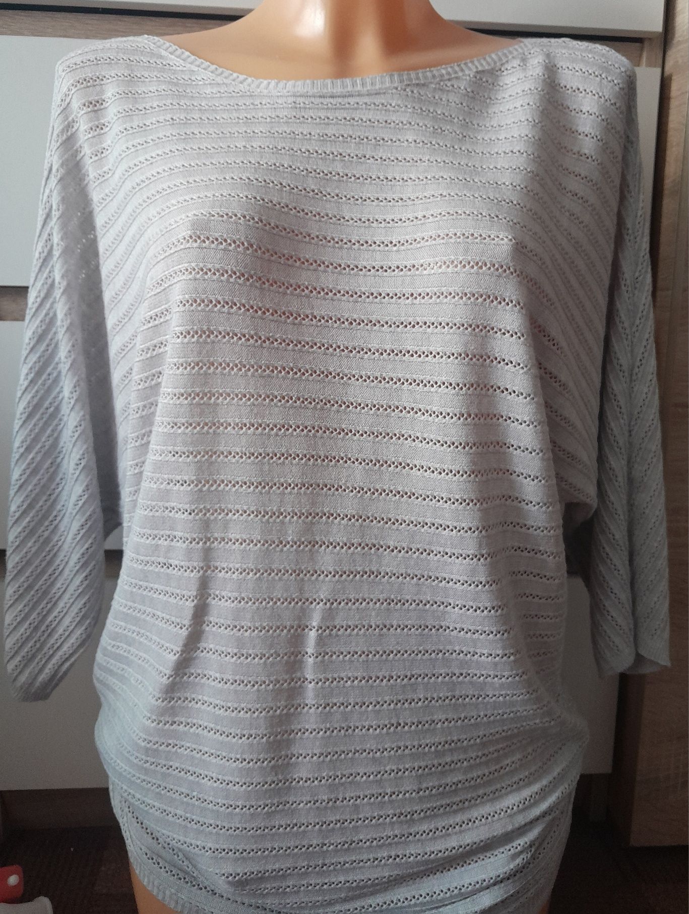 Lekki dłuższy sweterek ażurek Stradivarius L (M-XL)