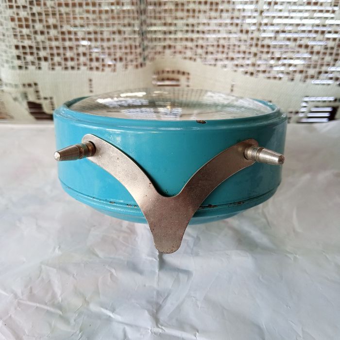 Янтарь 4 камня механические часы, будильник ссср