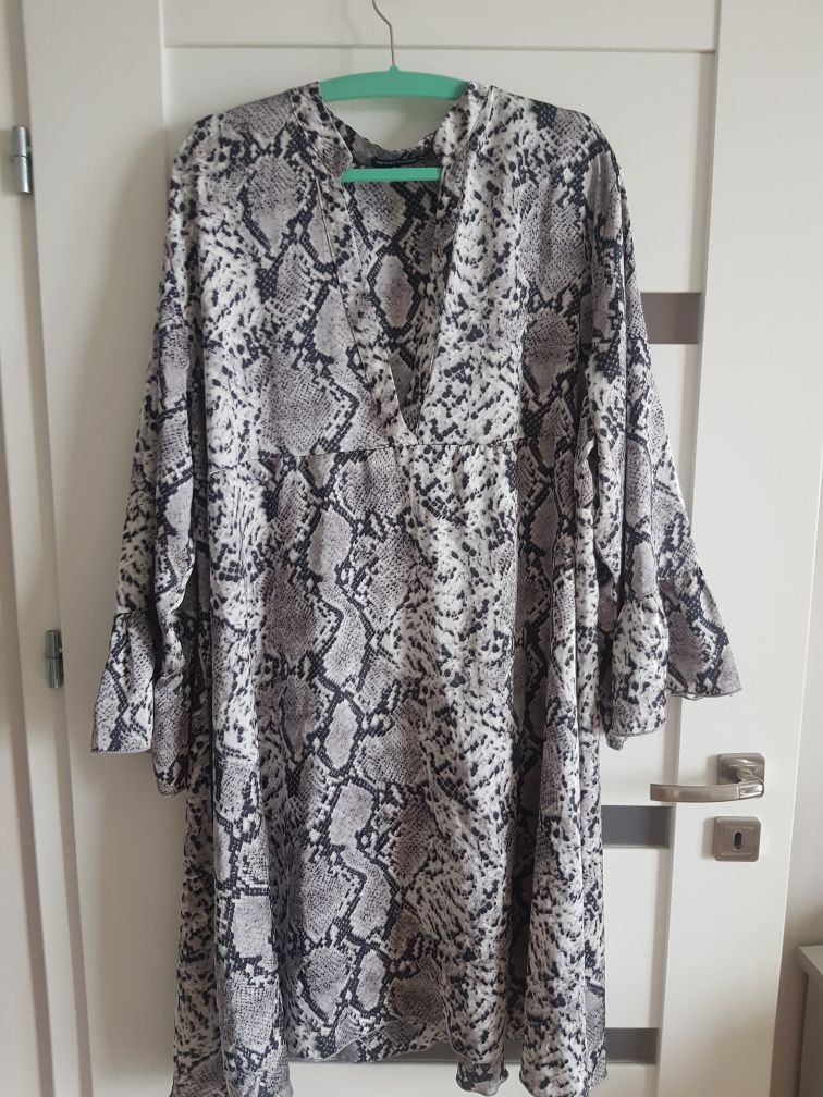 Prettylittlething sukienka koszulowa oversize wężowy wzór r 48