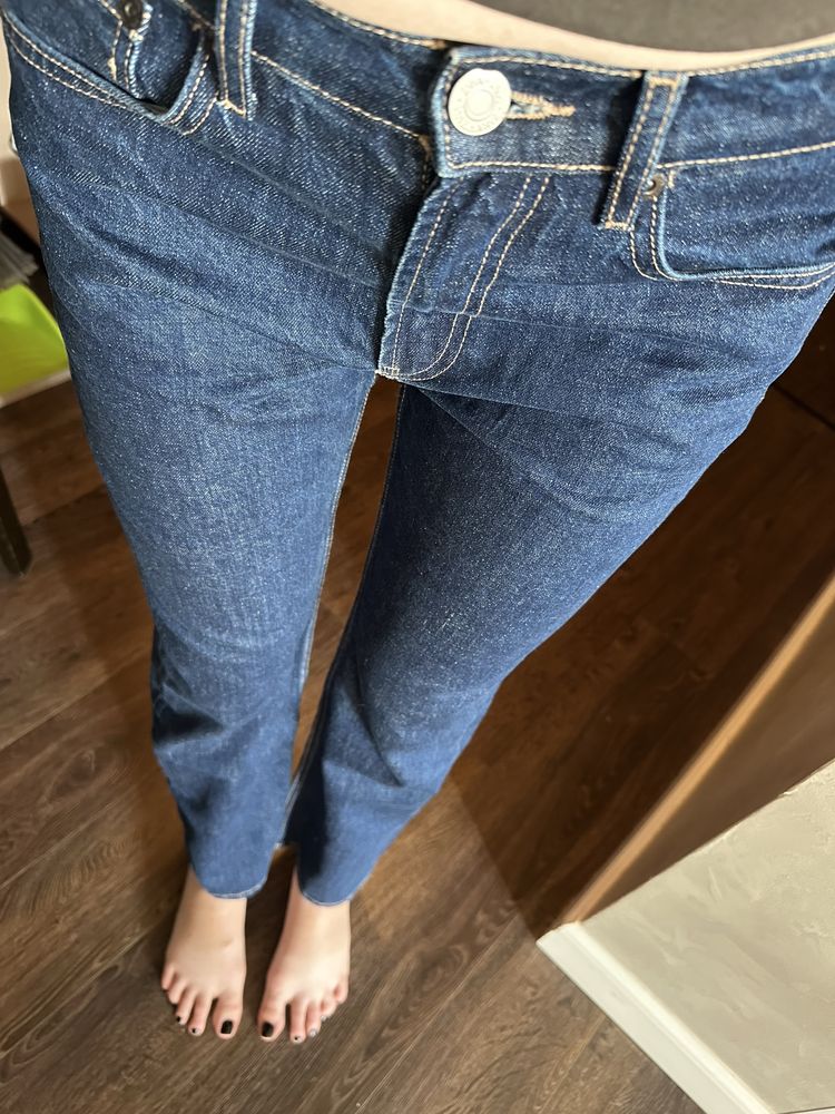 в наявності джинси Zara різного фасону