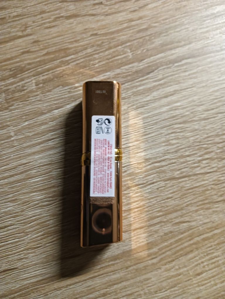 Szminka do ust nr 179 decadent L'OREAL COLOR RICHE LES NUS