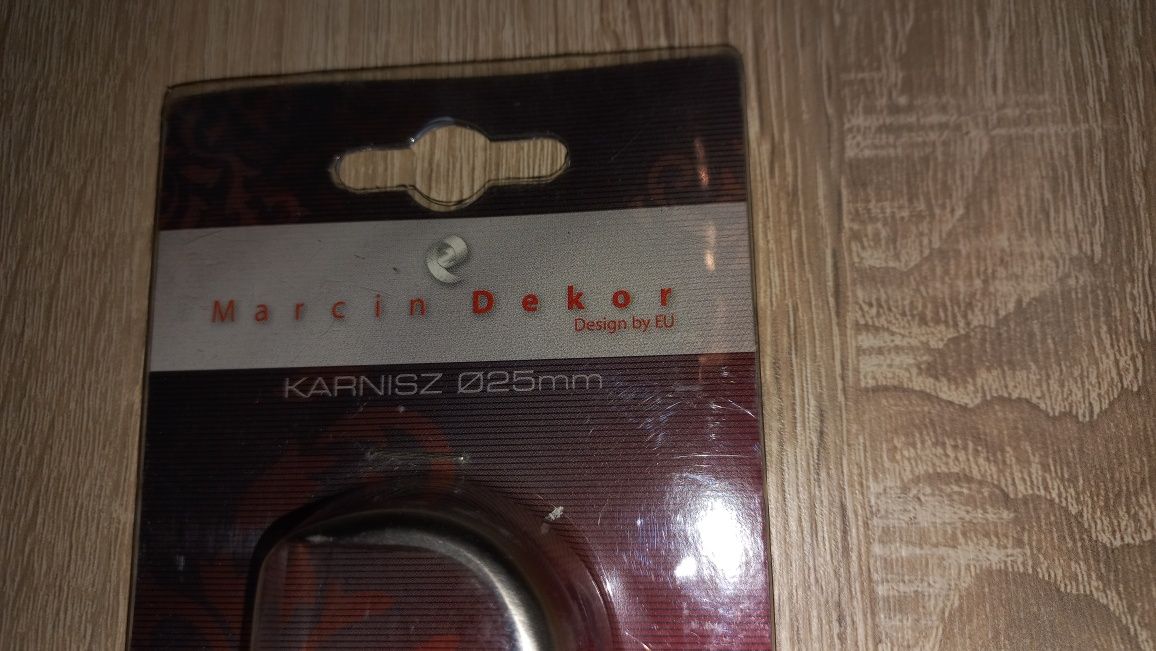 nowy uchwyt do karnisza- chrom