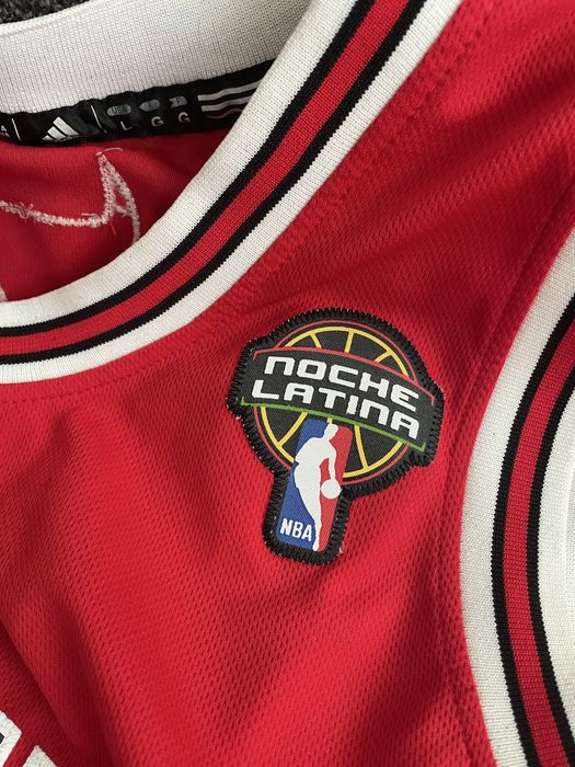 Derrick Rose Bulls Noche Latina