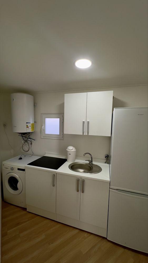 Arrendo quarto de SOLTEIRO ( uma pessoa )