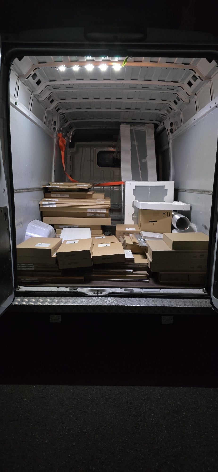 TANI Transport IKEA, AGATA, CASTORAMA, przewóz mebli, przeprowadzki