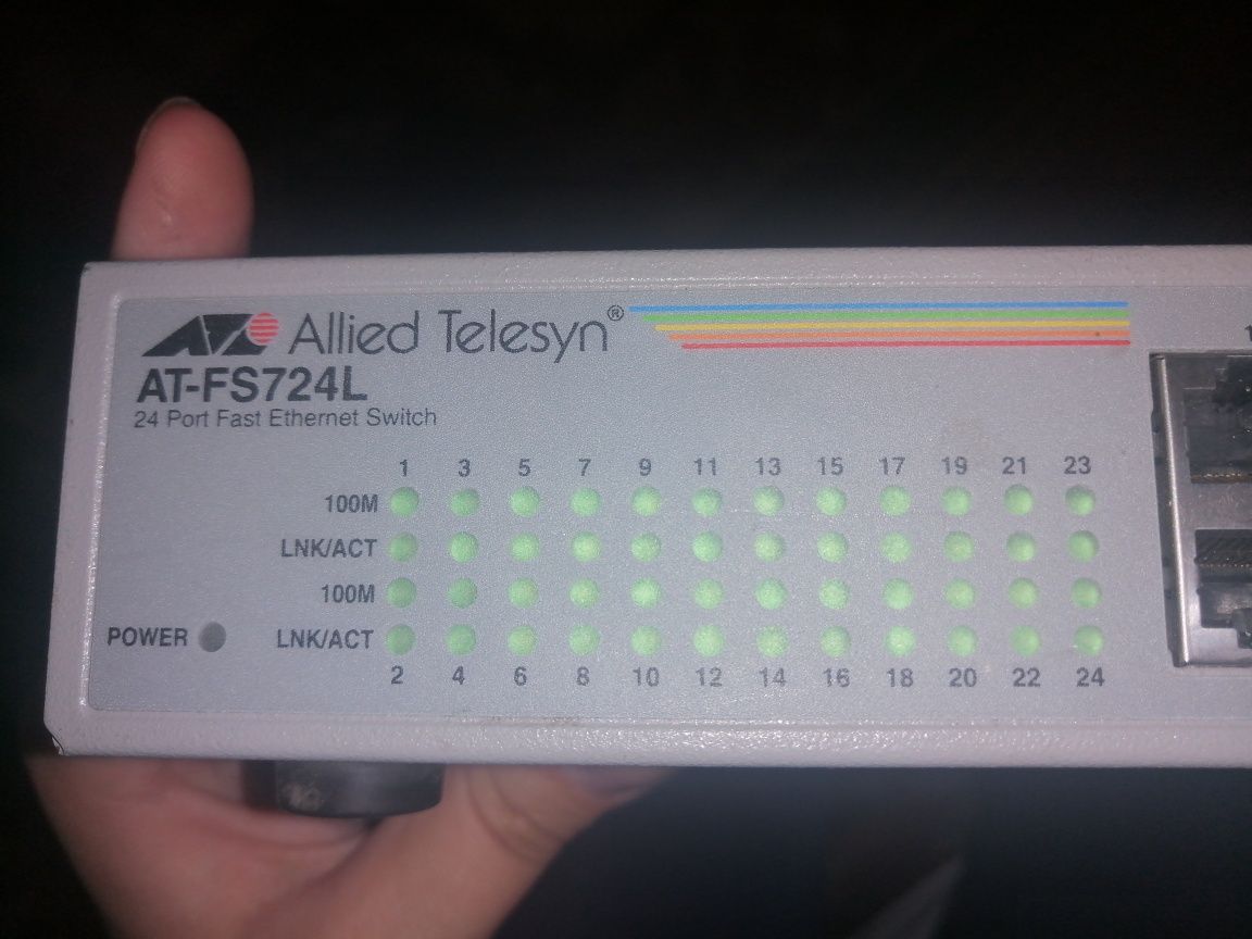 Продам Б/У Коммутатор неуправляемый Allied Telesis AT-FS724L 24 порта