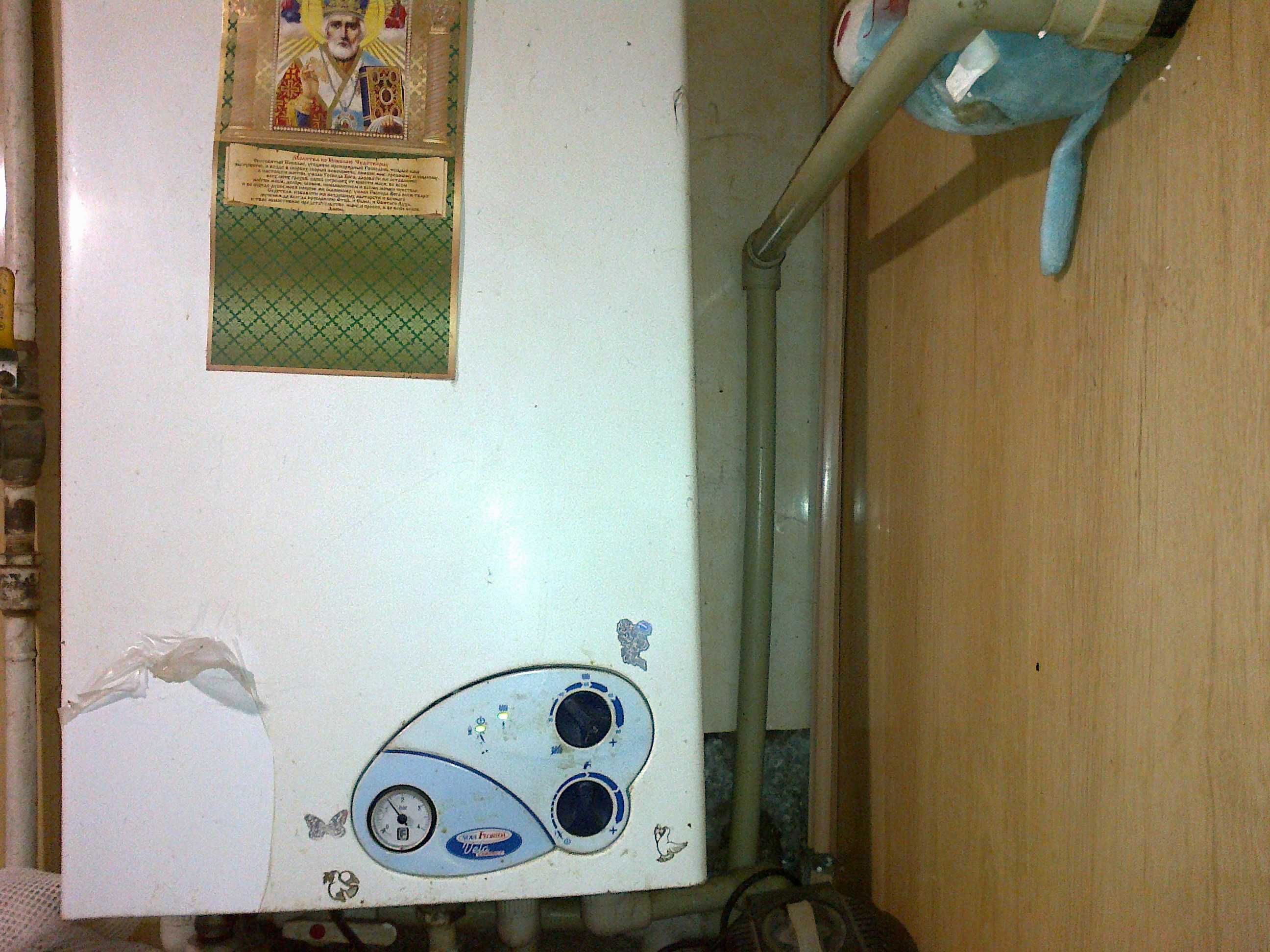 Продаю 1/2Дома. Самий ЦЕНТР. 2контГаз.Котел.Вода.Септик. Отдел.Двор