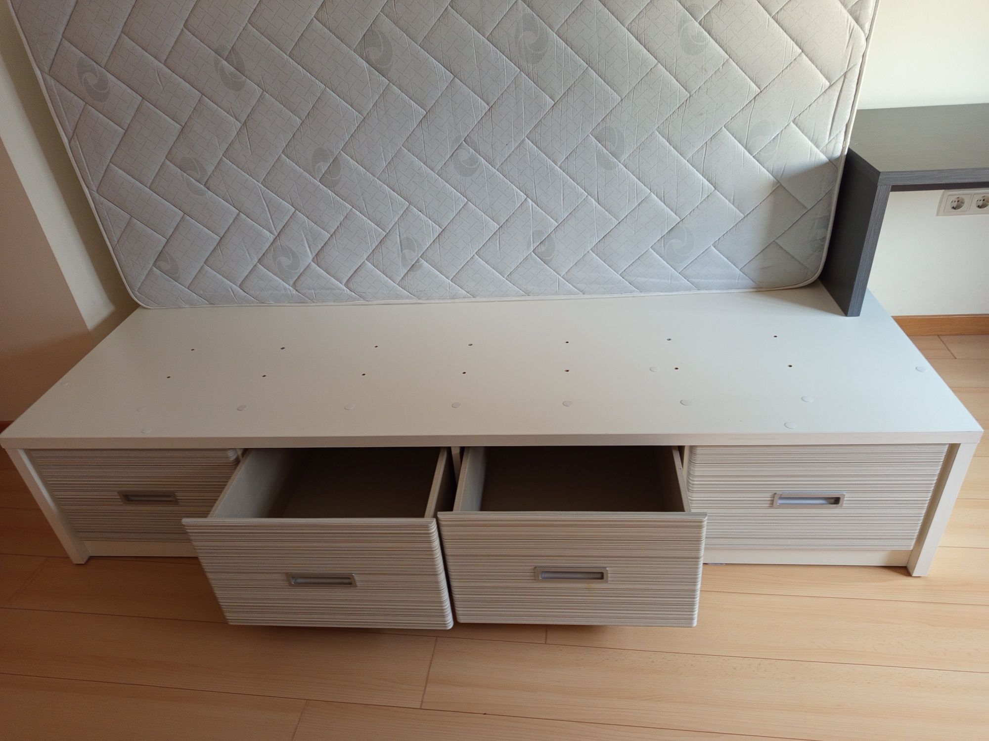 Cama 90/190 com secretaria