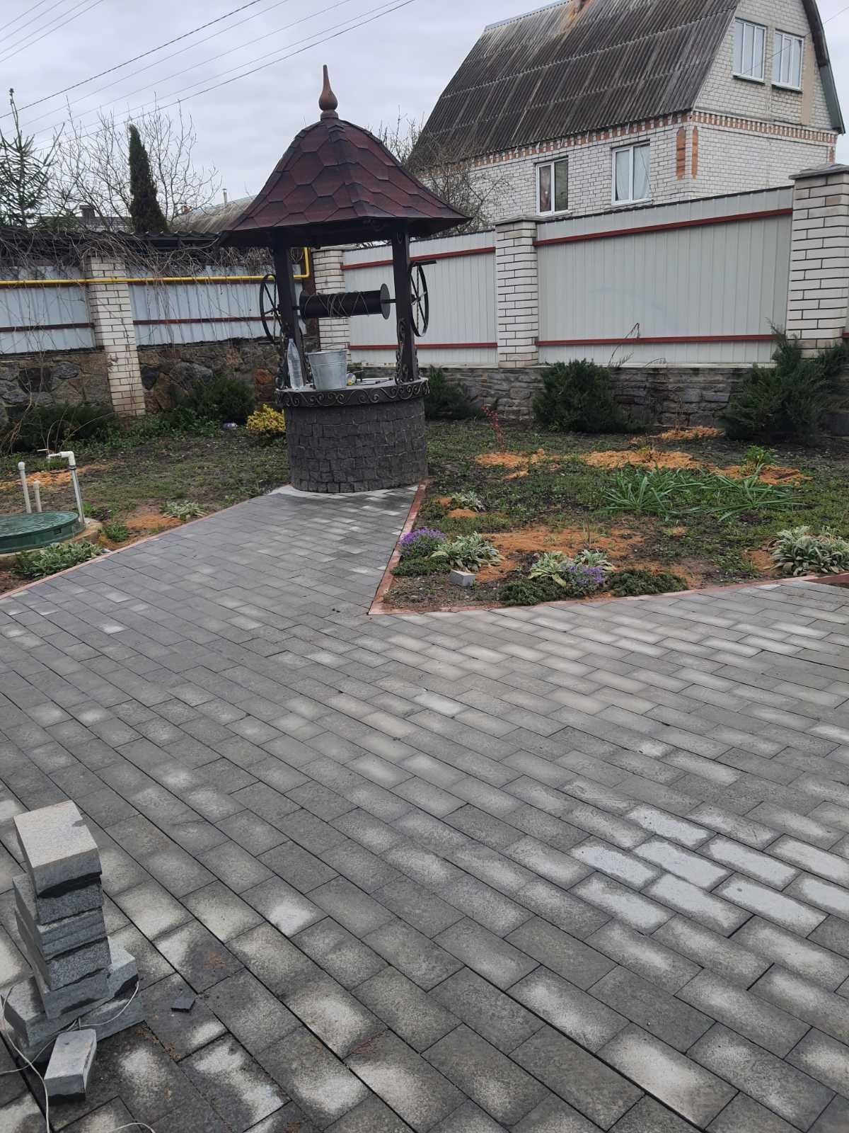 Укладання ФЕМ та гранітної бруківки
